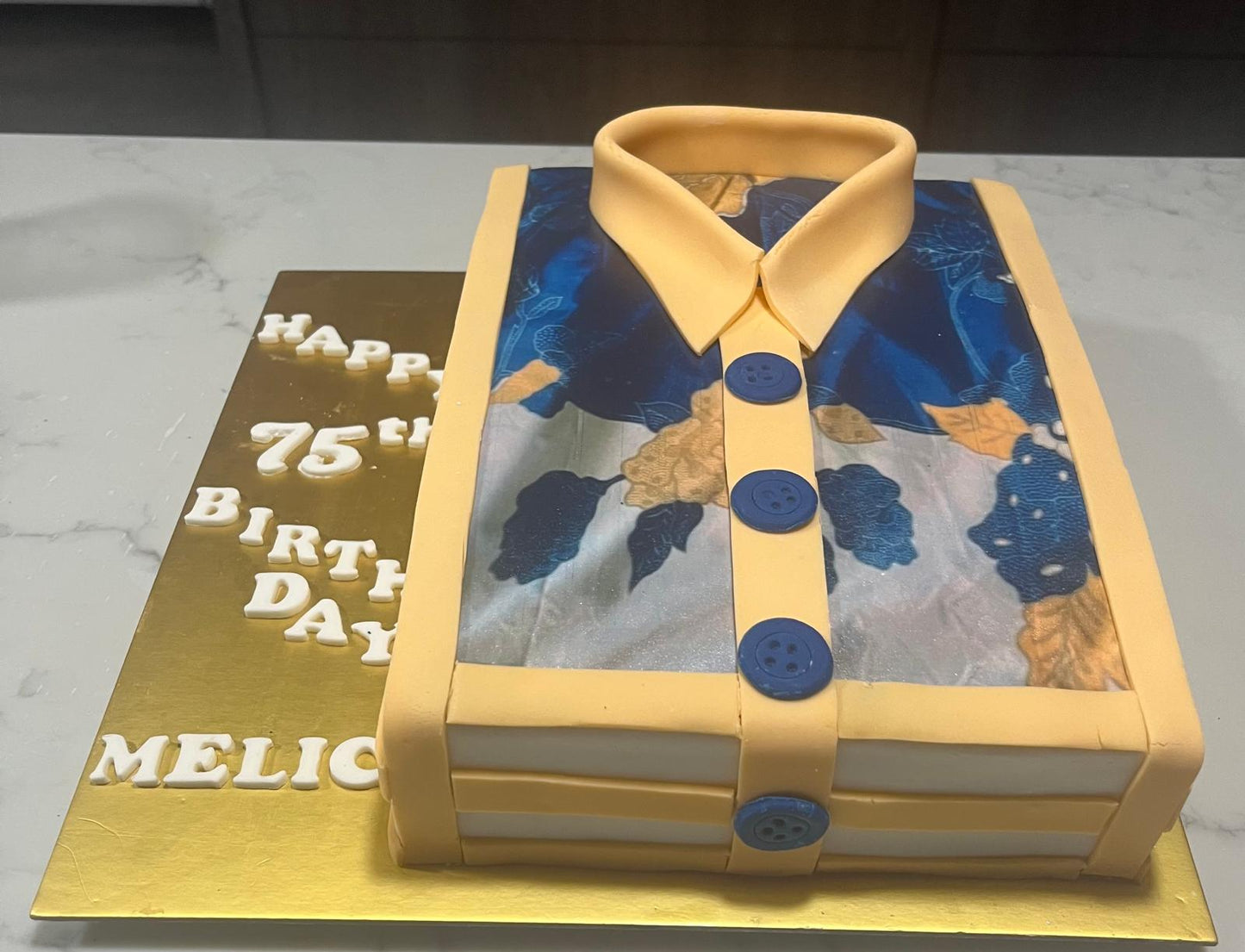 1-Tier Square Baba Batik Shirt Cake - 2KG