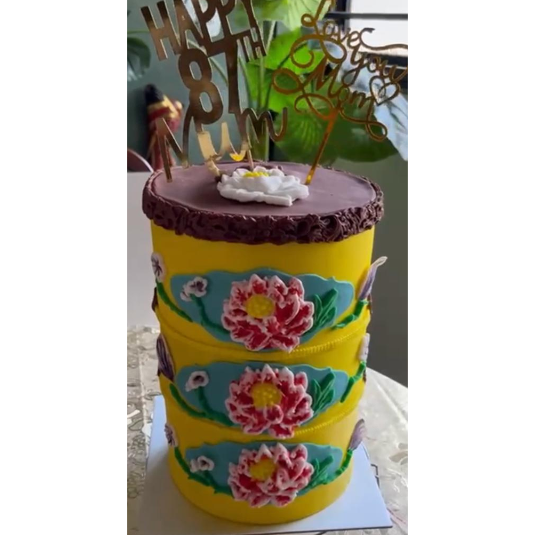 3-TIER STACKED ROUND TINGKAT CAKE - 3KG (Pre-order 1 month)