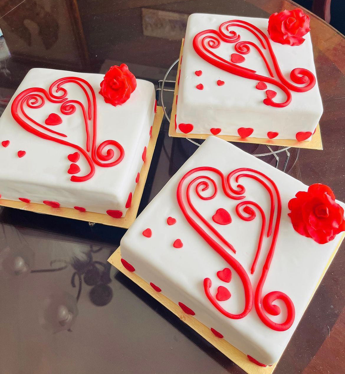 1-TIER SQUARE VALENTINE'S DAY SUGEE CAKE - 1KG