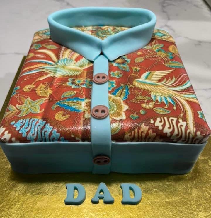 1-TIER SQUARE BABA BATIK SHIRT CAKE - 2KG