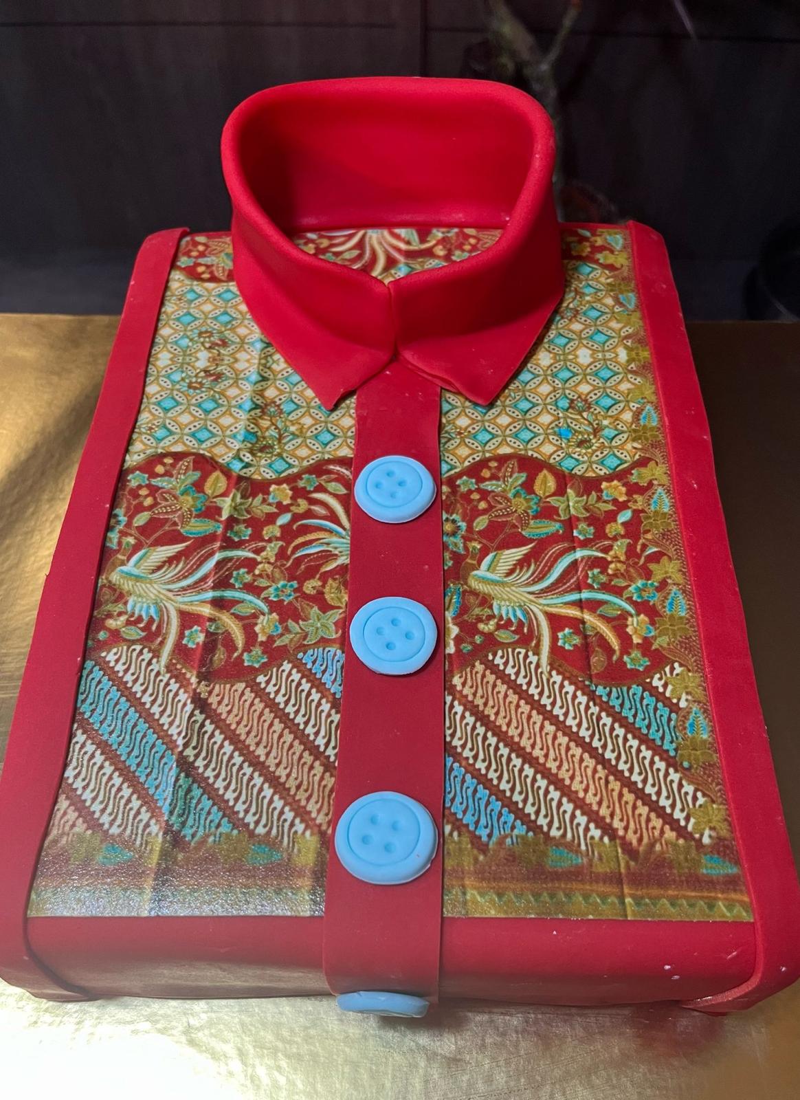 1-TIER SQUARE BABA BATIK SHIRT CAKE - 2KG