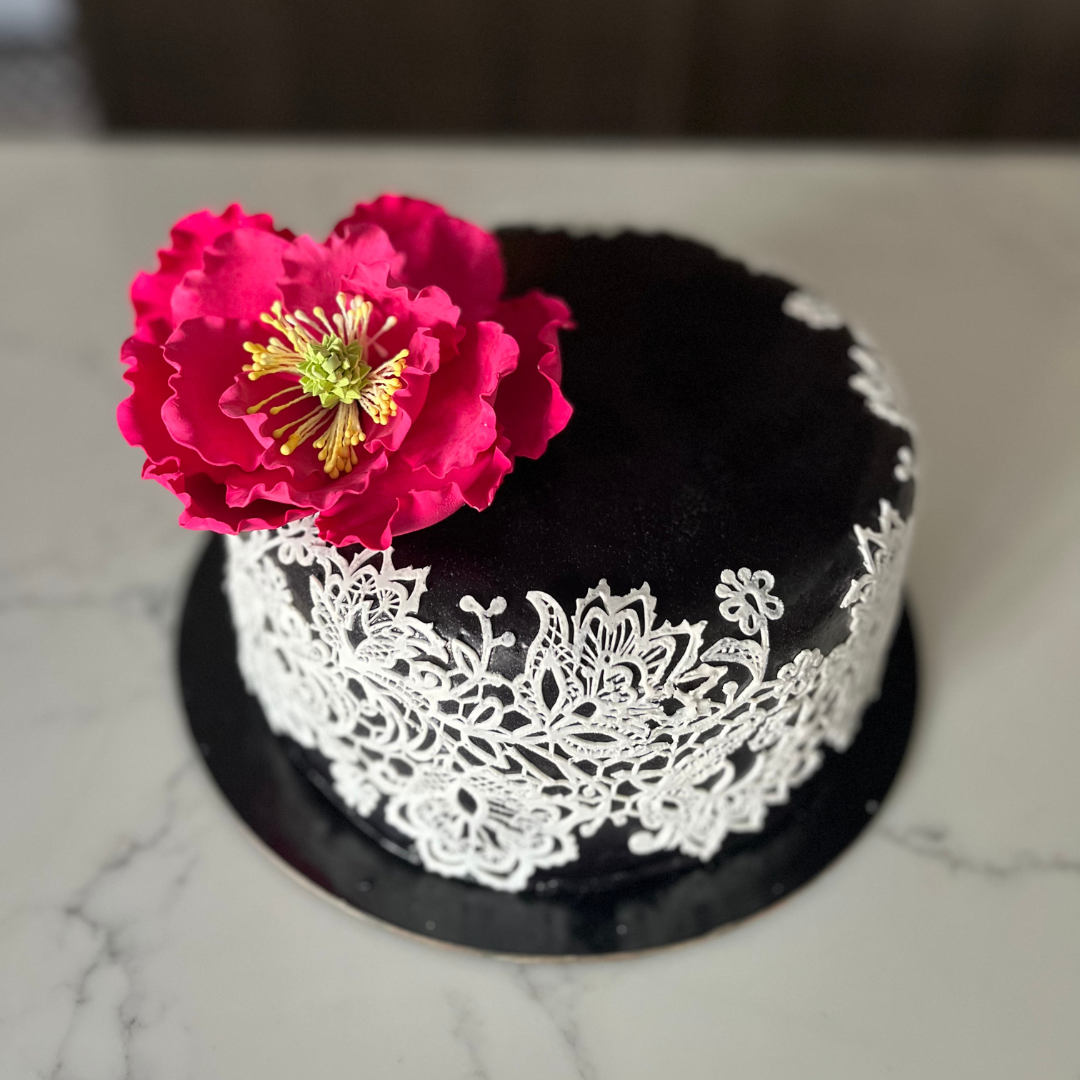 1-TIER ROUND SUGEE CAKE WITH LACE DESIGN - 1KG